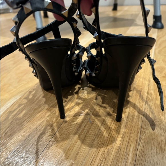 Valentino Garavani women's rockstud cage leather pumps with studs - Picture 2 of 9